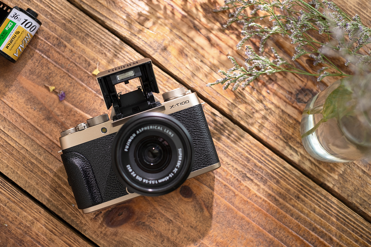 アイボリー×レッド 新品 FUJIFILM X-T100 レンズセット シャンパン